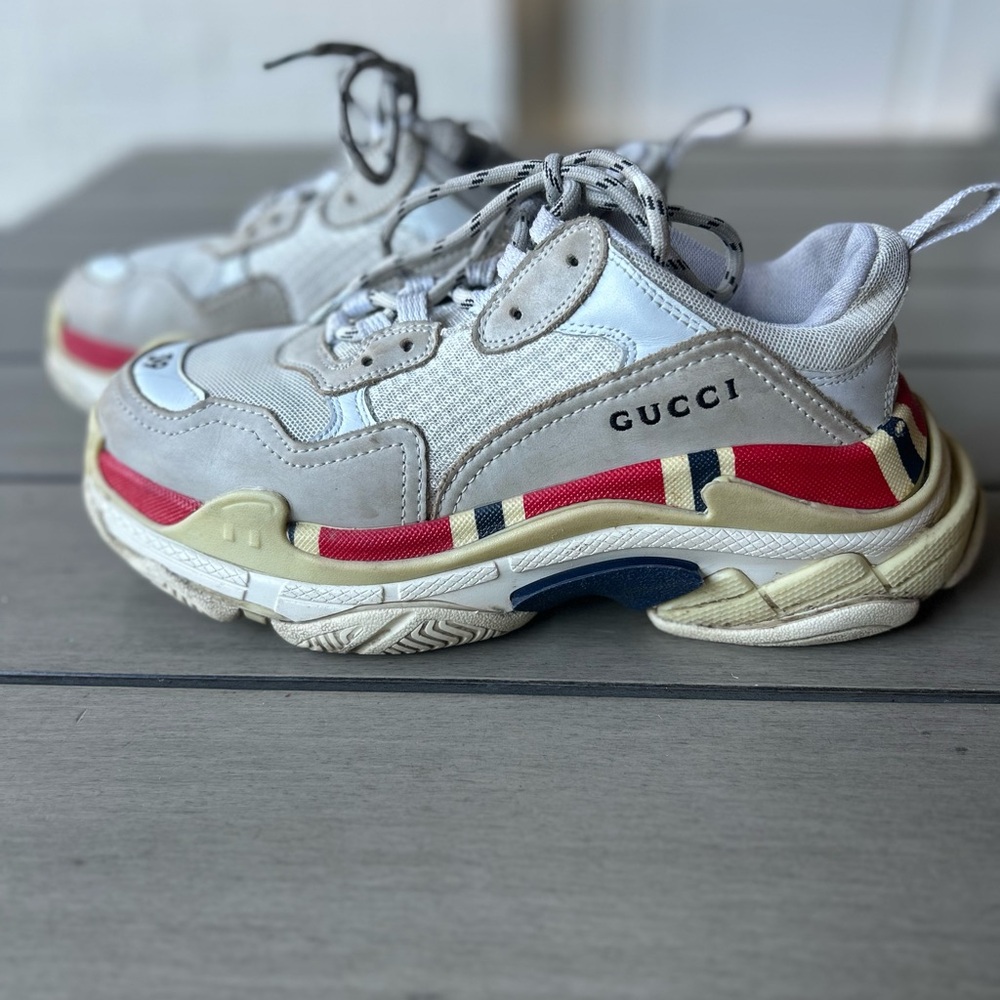 Gucci Women's Sneakers in Cream, Red, and Blue